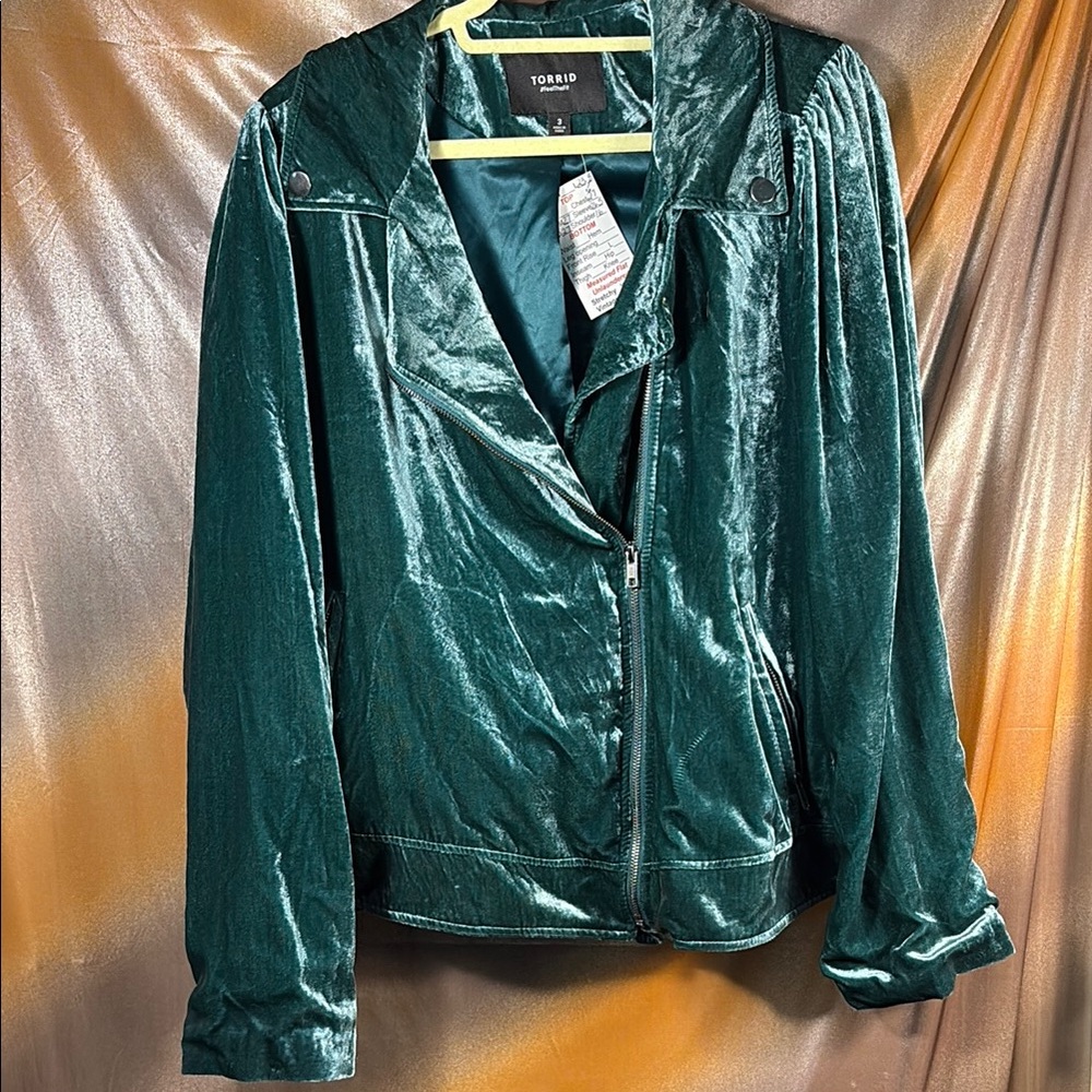 Torrid Teal Velvet Bomber Jacket size 3. Super soft asymmetrical . A1